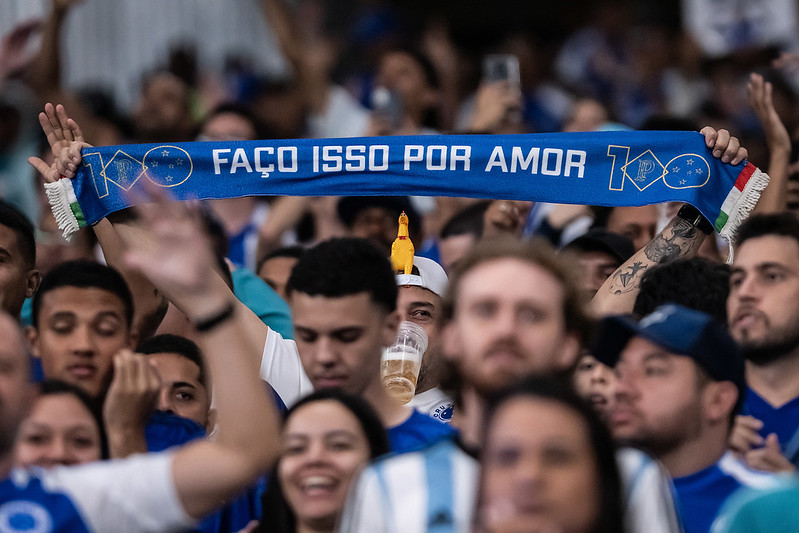 Camisa 10 do Cruzeiro sente lesão e passará por exames