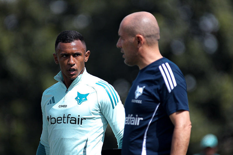 Marlon só saiu do Cruzeiro e Jardim já encontrou lateral caçador para ser titular
