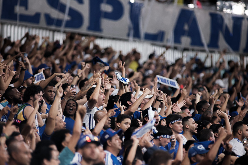 Atacante que deixou o Cruzeiro em alta flagrado no Mineirão