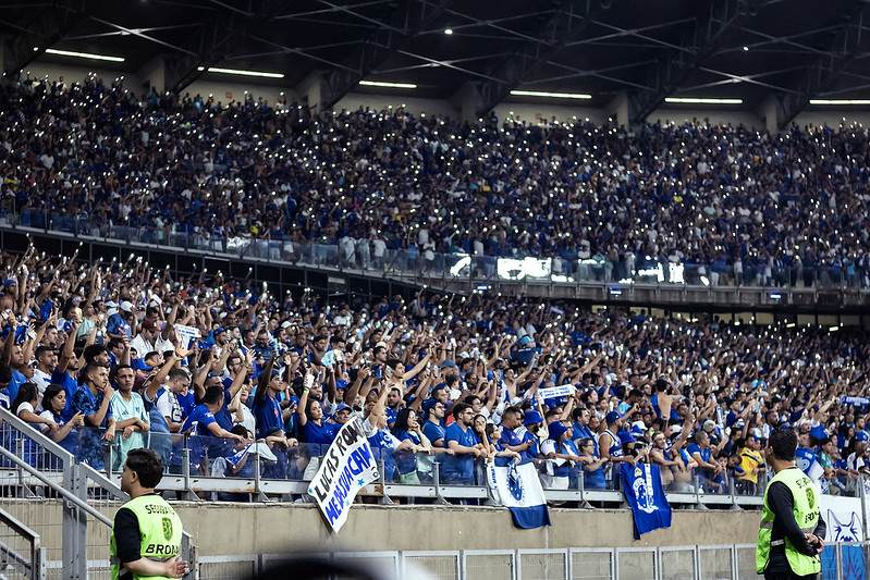 Atacante que deixou o Cruzeiro em alta flagrado no Mineirão