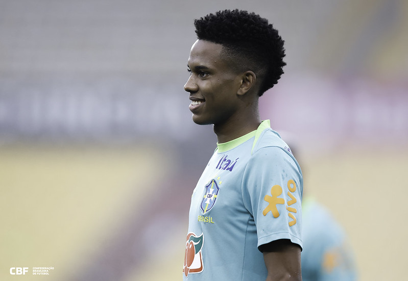 Matheus Pereira é chamado para dividir campo com Estêvão