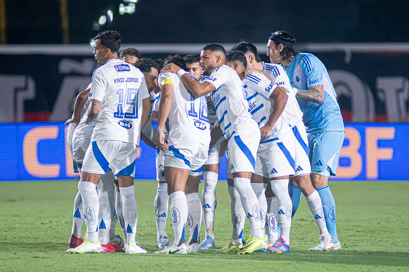 Logo após empate com o Vitória, Cruzeiro assume liderança no Brasil