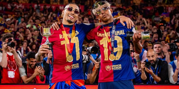 Neymar causa influência e craque do Barcelona já desembarcou no Brasil