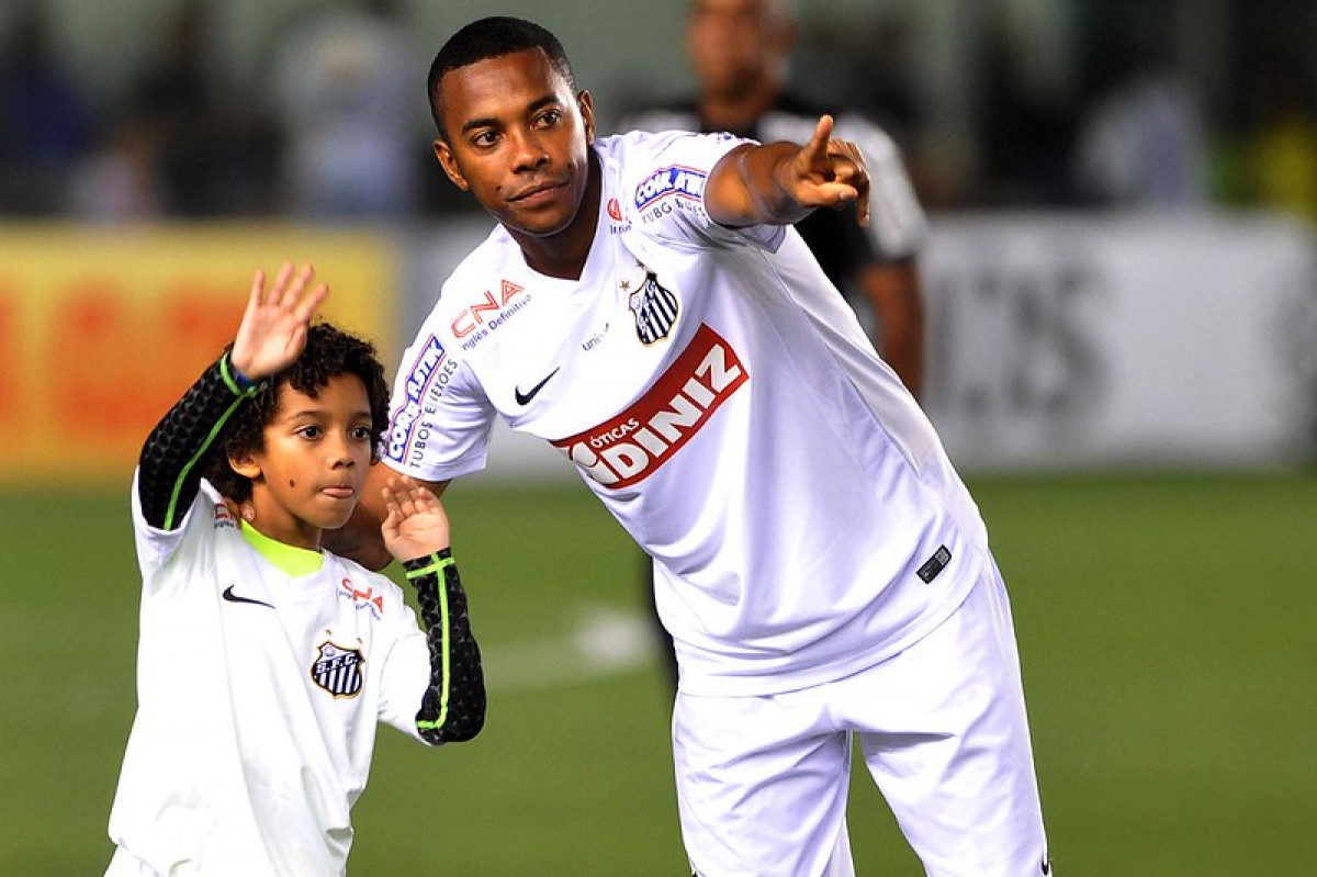 Santos não quer nem saber e pode assinar novo contrato com Robinho