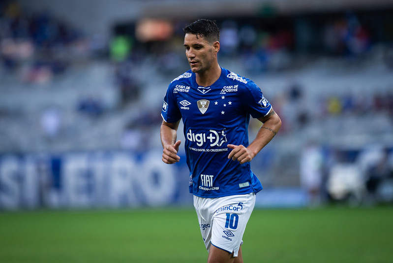 Thiago Neves pegou o mundo de surpresa e agora se apresentou no Al-Hilal