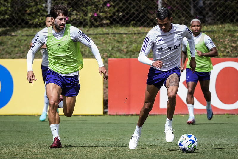 Confirmado agora mesmo: Meio-campista assina os papéis e deixa Cruzeiro para jogar na Europa
