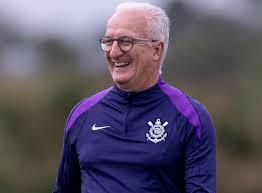 Corinthians tira dinheiro da cartola mágica e arma chapéu no Cruzeiro por atacante