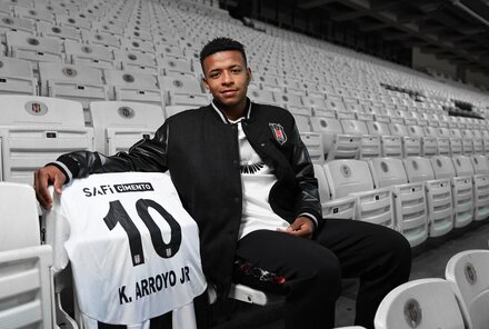 Arroyo assume as rédeas e decide jogar no Cruzeiro