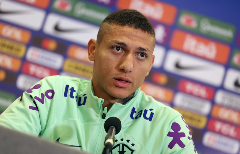 Richarlison age por conta própria e já mandou fazer até casa no Rio de Janeiro