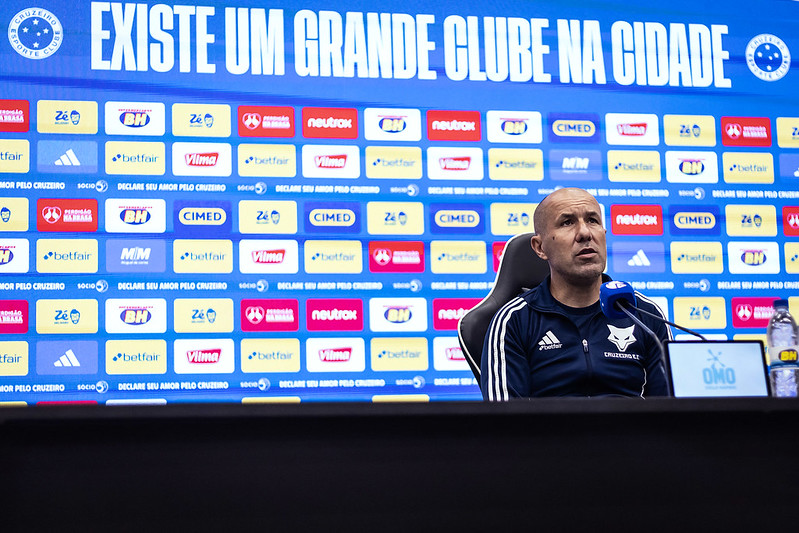 Mesmo com vitória, Leonardo Jardim decide mudar ataque do Cruzeiro
