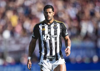 Hulk pega geral de surpresa e pode assinar para vestir azul e branco em 2026