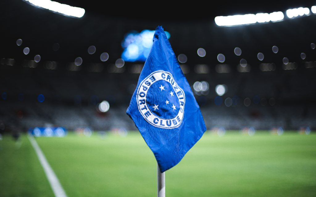 Tiro certeiro! Cruzeiro contratou atacante que é o terror de qualquer goleiro