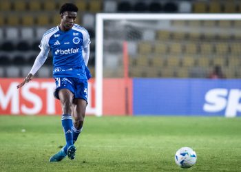 Cruzeiro antecipa saída de Jonathan Jesus e já encontra zagueiro no mercado