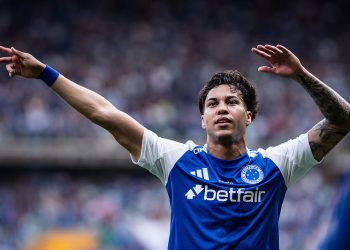 Cruzeiro surpreende e define saída para 2026