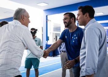 Tite chega com o pé na porta e Cruzeiro antecipa contratação de zagueiro titular