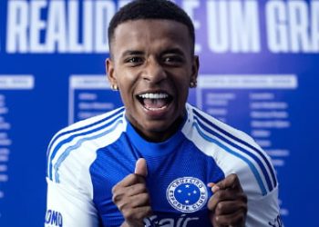 Keny Arroyo toma decisão surpreendente e confirma mudança no Cruzeiro