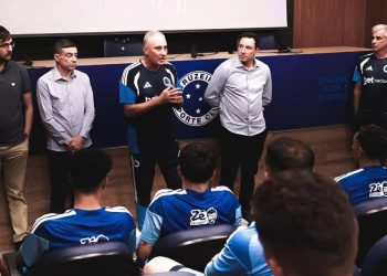 Tite inicia os trabalhos no Cruzeiro e ganha reforços na Toca da Raposa