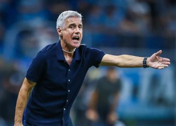 Grêmio toma decisão sobre demissão de Luís Castro antes de encarar o Cruzeiro