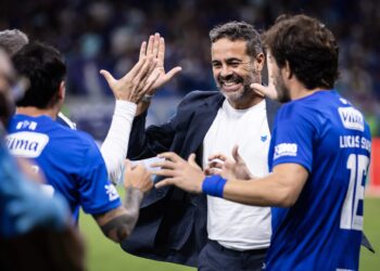 Cruzeiro define quatro reforços e dá poder total a Artur Jorge no mercado
