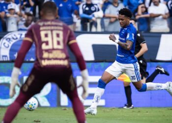 Goleiro não poupa palavras e detona arbitragem contra o Cruzeiro