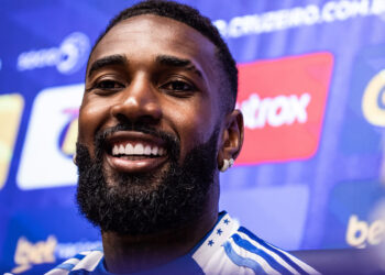 Situação de Gerson muda no Cruzeiro e empresário recebe críticas por ausência na Seleção