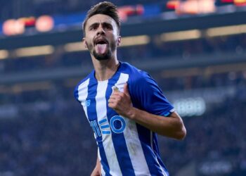Português ex-Arsenal é um dos jogadores que interessam ao Cruzeiro