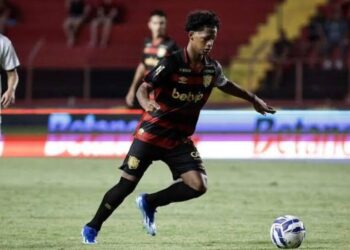 Presidente do Sport manda a real sobre Zé Lucas: “Provavelmente sai”