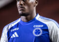 Cria do Cruzeiro estreia como profissional na Inglaterra
