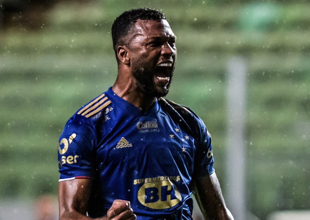 Thiago recebe elogios por desempenho em partidas do Cruzeiro
