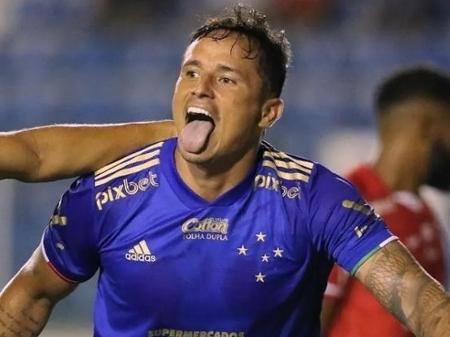 edu-do-cruzeiro-comemora-gol-marcado-sobre-o-sergipe-em-jogo-da-copa-do-brasil-1645668362048_v2_450x337