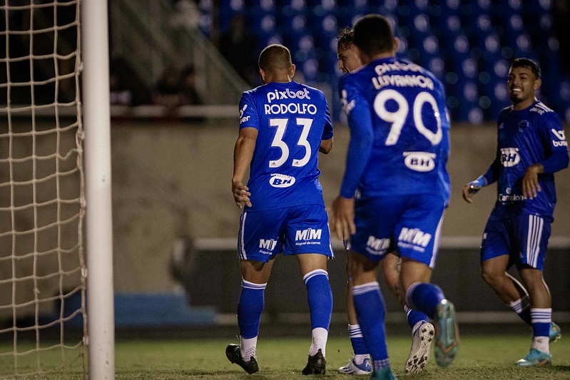 Vitória cabulosa! Cruzeiro consegue vitória emocionante e segue rumo a Série A