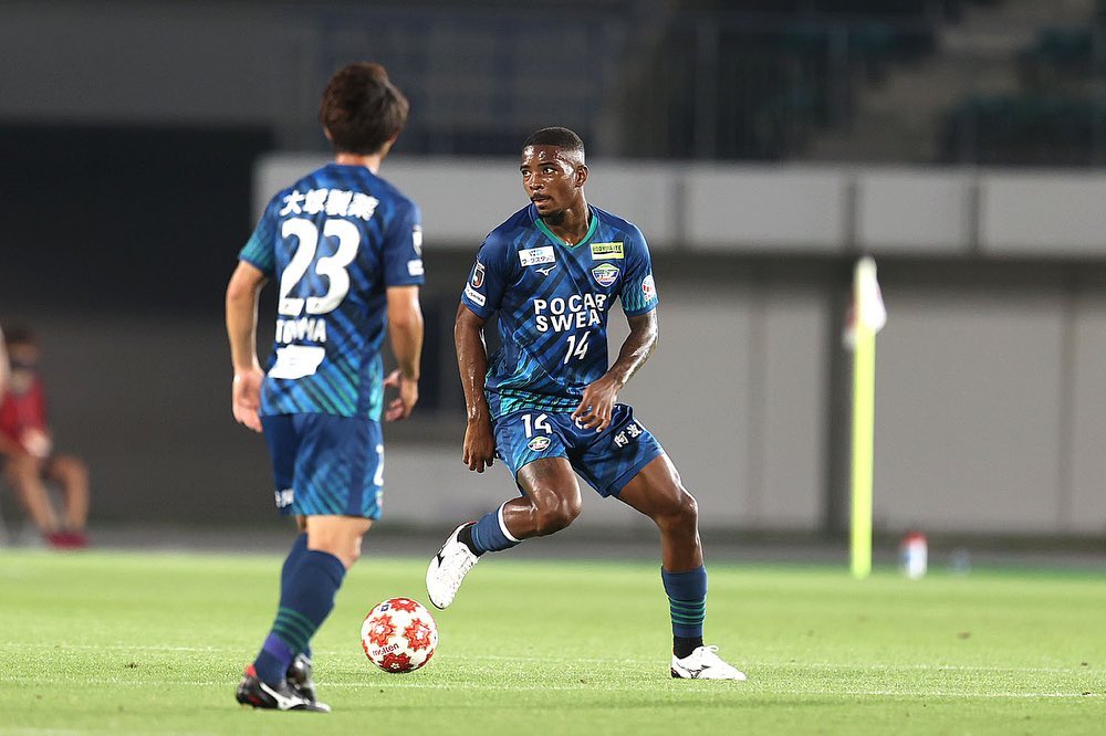 Saiu do Cruzeiro na Série B e agora ganha destaque por gols marcados no exterior