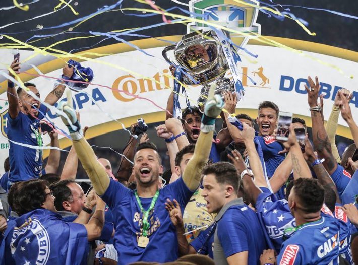 Ídolo eterno do Cruzeiro ignora time atual e parabeniza Raposa pelo acesso