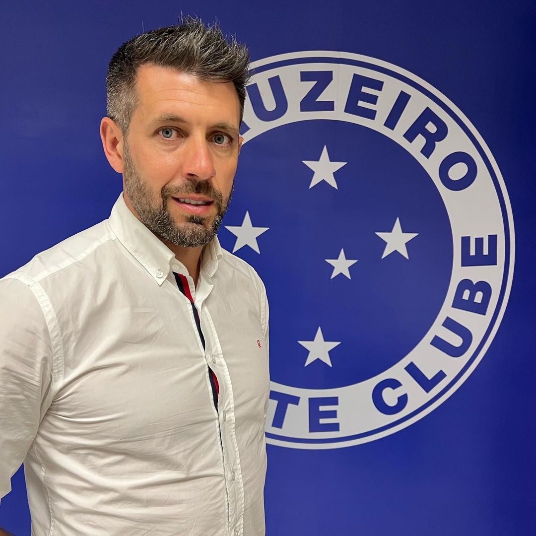 777 abre a carteira e Vasco prepara oferta milionária para tirar Pezzolano do Cruzeiro