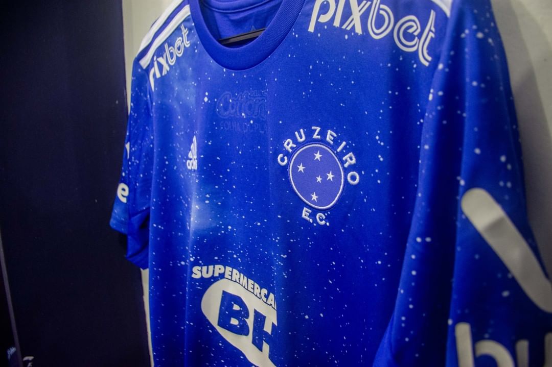 Qual jogador estrangeiro tem o maior número de jogos pelo Cruzeiro?