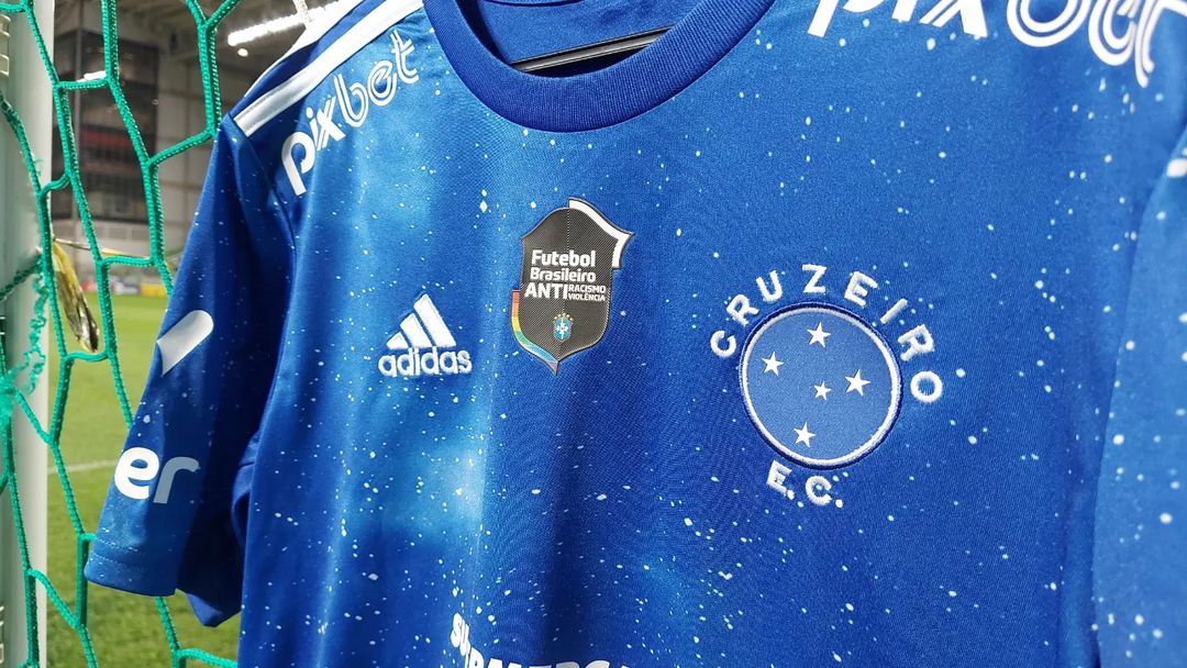 Torcida do Cruzeiro perde a paciência com presidente do clube e faz cobrança nas redes