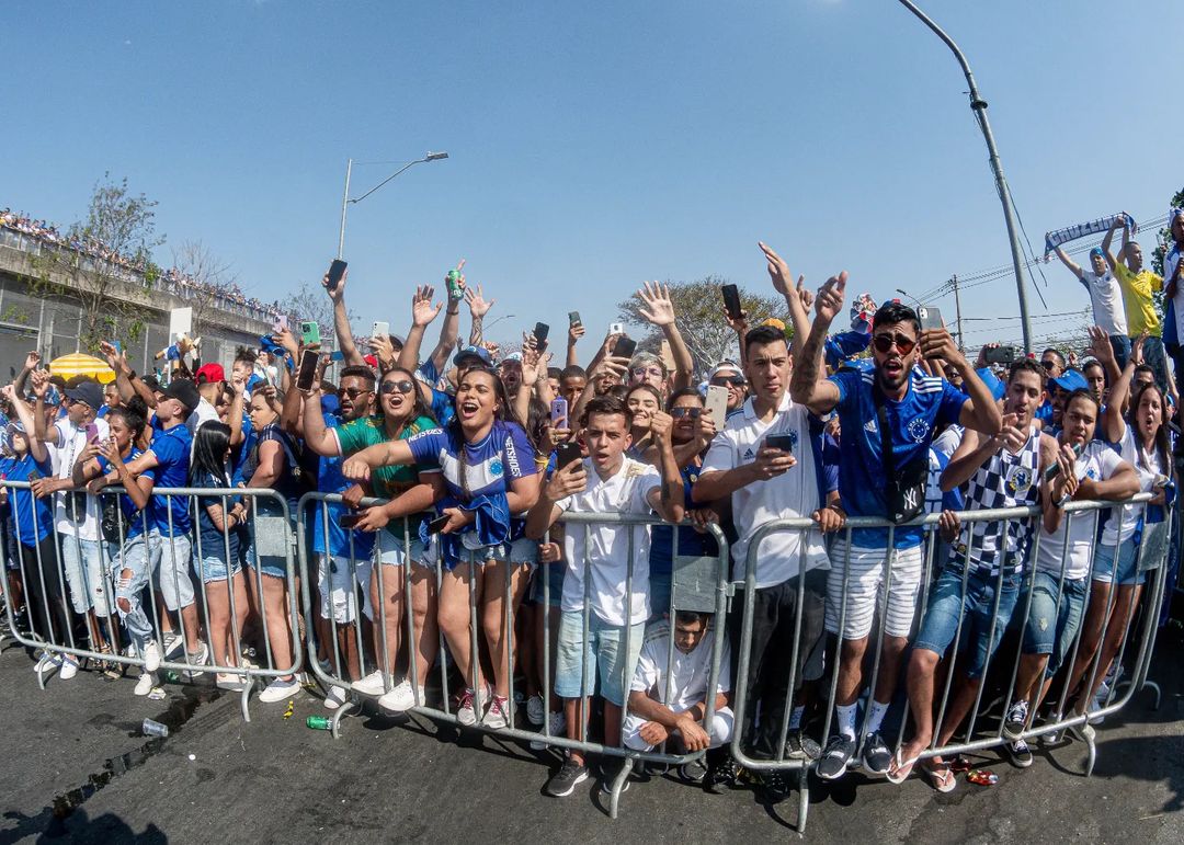 Torcida do Cruzeiro mostra porque é a maior de Minas e ultrapassa marca histórica