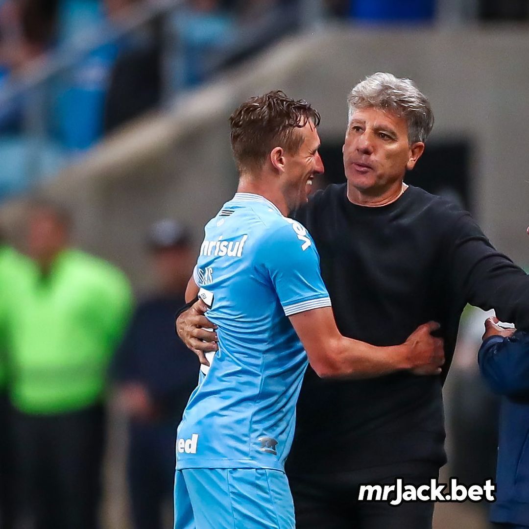 Grêmio vence mais uma e se aproxima do Cruzeiro na Série B 2022