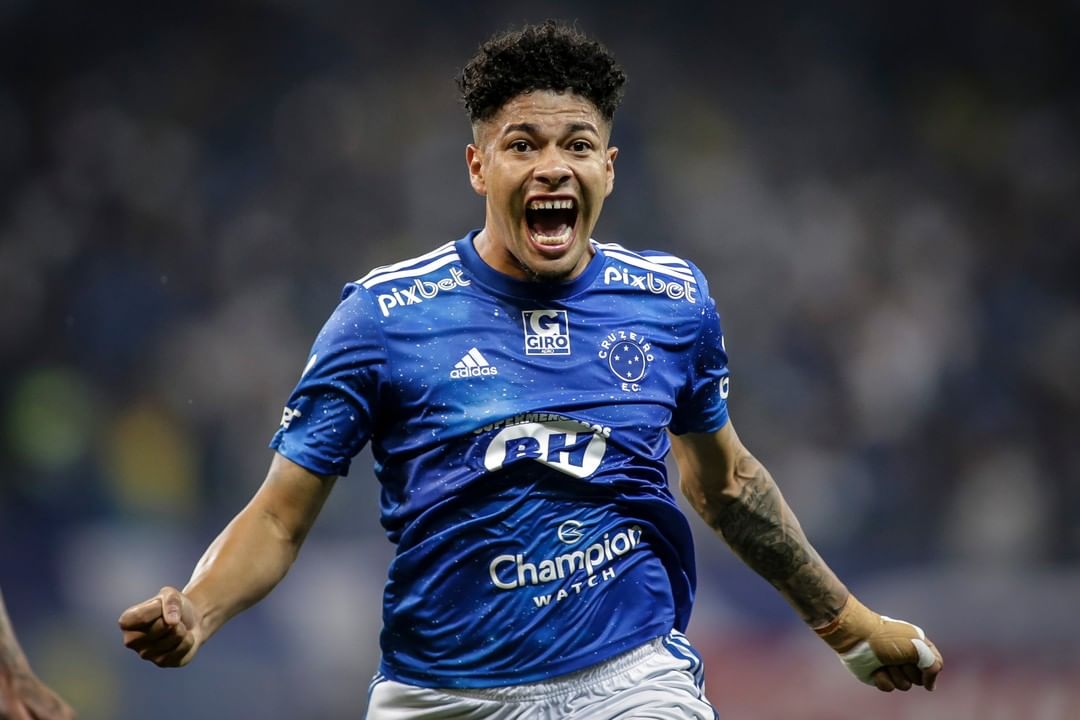 Jornalista vascaíno dá o braço a torcer e se rende a grandeza do Cruzeiro