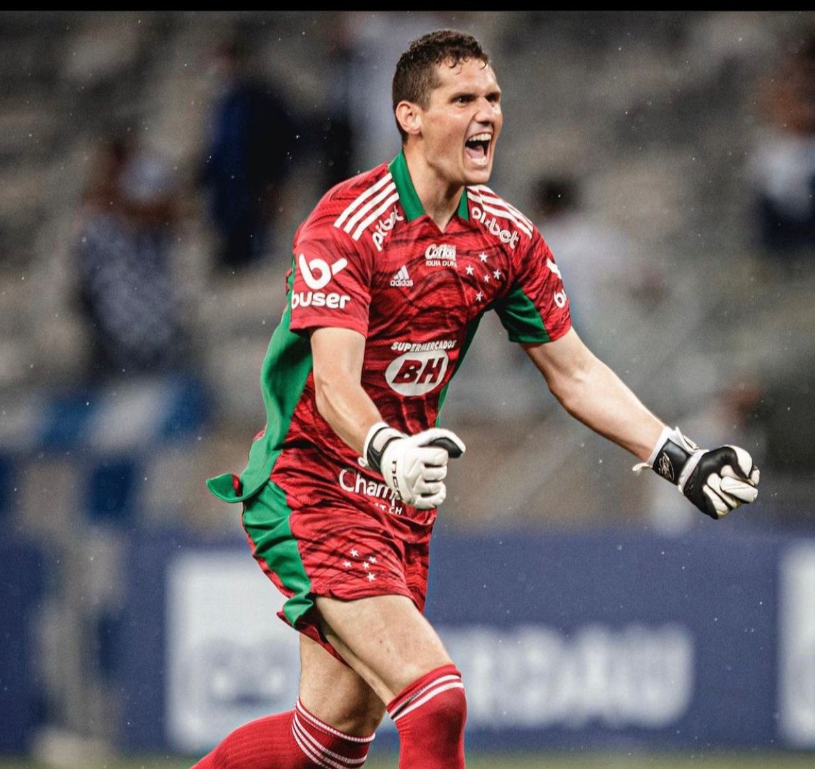 Rafael Cabral rasga elogios para trabalho de Pezzolano no Cruzeiro