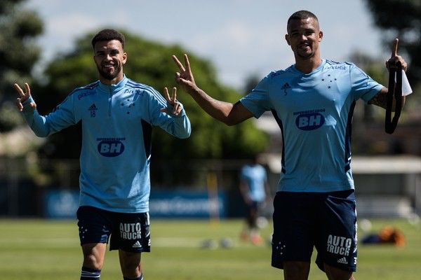 O que falta para o Cruzeiro assinar em definitivo com Zé Ivaldo e Jajá?