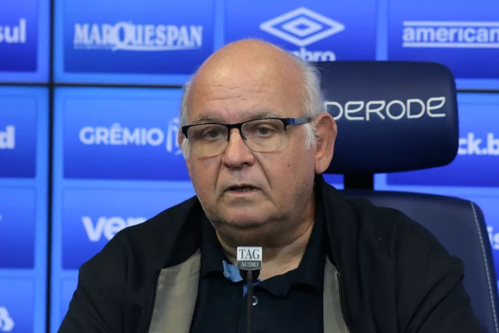 Dirigente de gigante brasileiro dá o braço a torcer e admite que Cruzeiro é melhor