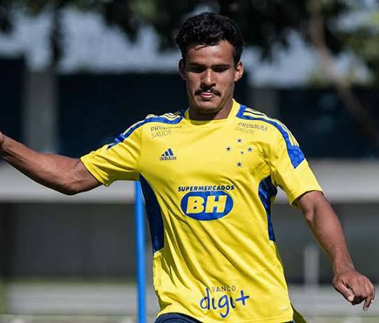 Cruzeiro não para em Neto Moura e renova com mais um craque do elenco