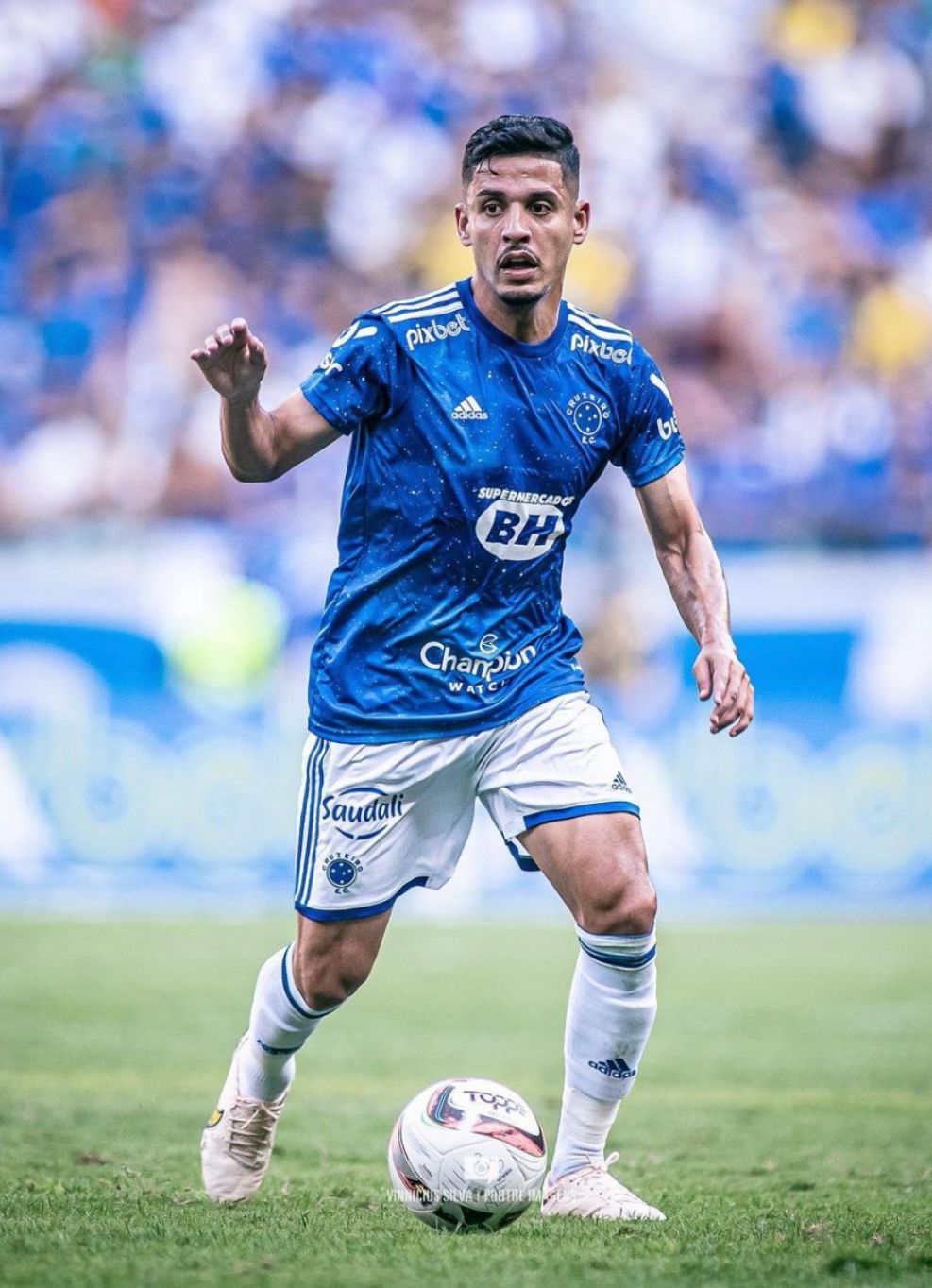 Quanto o Cruzeiro pagou para ter Neto Moura em definitivo?