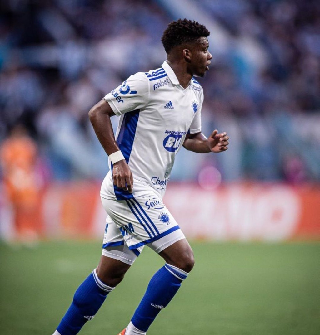Craque do Cruzeiro revela ter sofrido racismo e choca torcida do clube