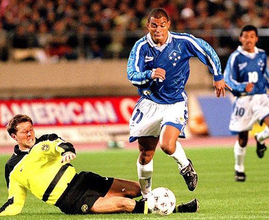Ex-zagueiro do Cruzeiro não poupa palavras e define culpado de derrota do clube no mundial