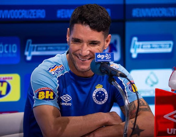 Thiago Neves passa dos limites e zomba do Cruzeiro em transmissão ao vivo