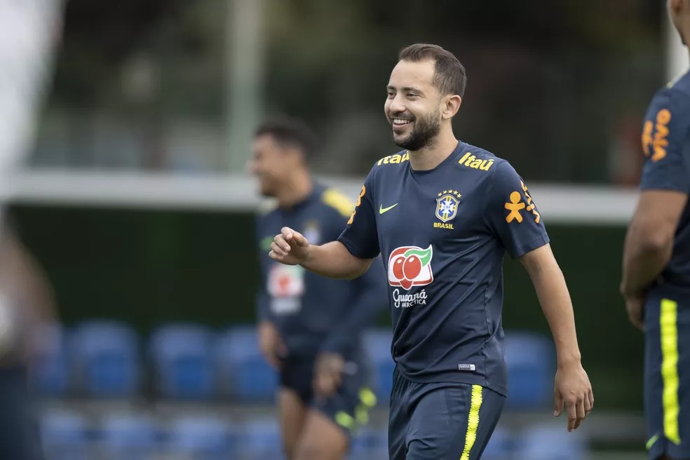 Everton Ribeiro