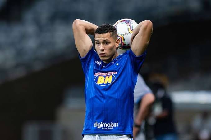 Saiu do Cruzeiro ainda na Série B e agora faz sucesso no futebol europeu