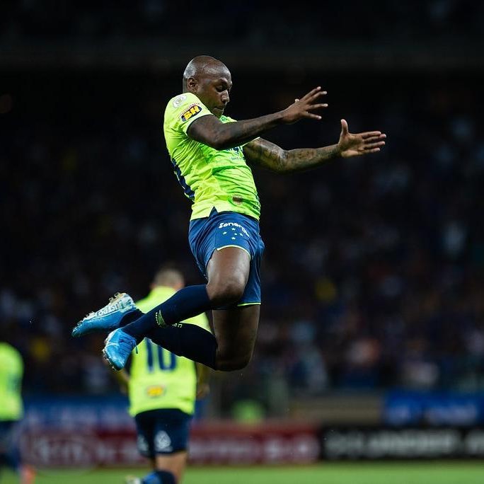 Saiu xingado do Cruzeiro e agora está envolvido em polêmica com clube da Europa